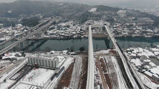 跨河大桥交通冬天雪景