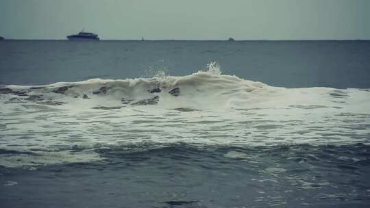 大海边的海浪