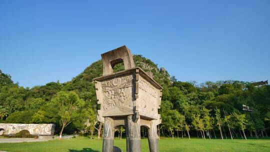 桂林七星公园的青铜方鼎视频素材模板下载