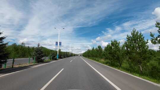 开车行驶在草原天路 草原风景 草原道路