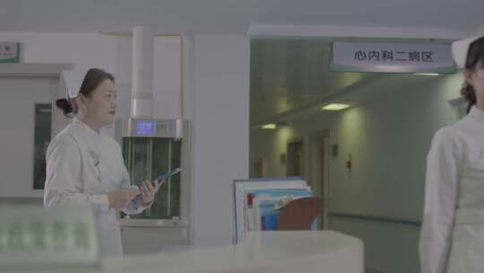 4K医院前台咨询护士打针照顾病人视频素材模板下载