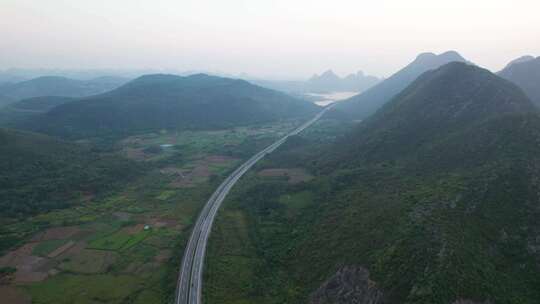 桂林阳朔喀斯特峰地貌4k航拍风光