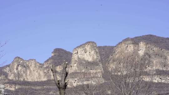 陡峭山脉自然风光