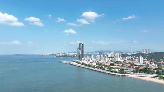 厦门海岸线风光航拍海边城市双子塔建筑风景