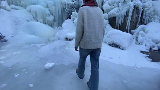 济南南部山区九如山，冰瀑成型冰天雪地