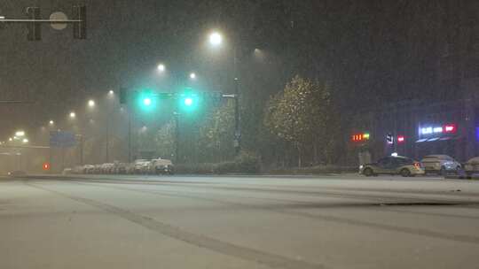 夜晚下雪街道视频素材模板下载