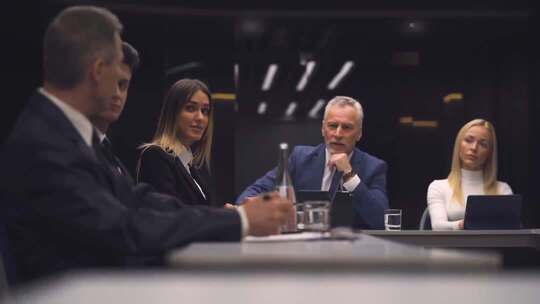 总裁会议汇报工作国际商业跨国公司企业决策