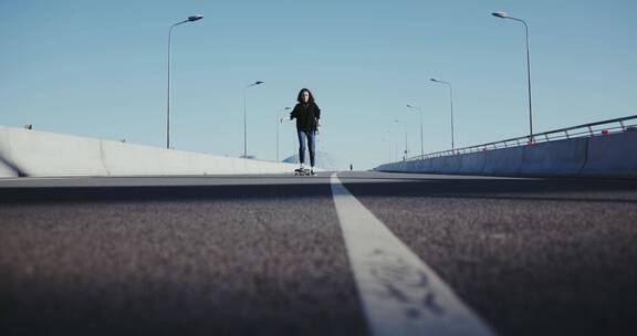 滑滑板激情活力起跳飞跃跨越障碍