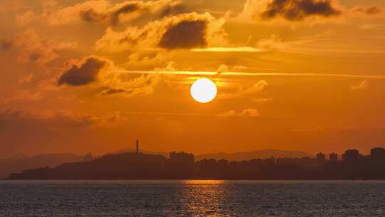 海南沙滩海上日落金色延时