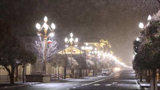 大雪纷飞的街头