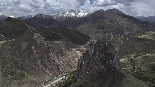 G214唐蕃古道青海囊谦高原公路航拍风光