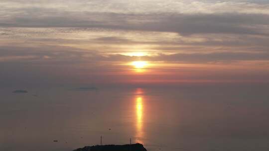 海上日出彩霞航拍山东长岛日出彩霞