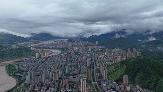 重庆小雨航拍延迟大山大河云涌