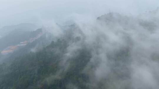 梧州白云山上西江明珠塔拍摄山顶云雾风景