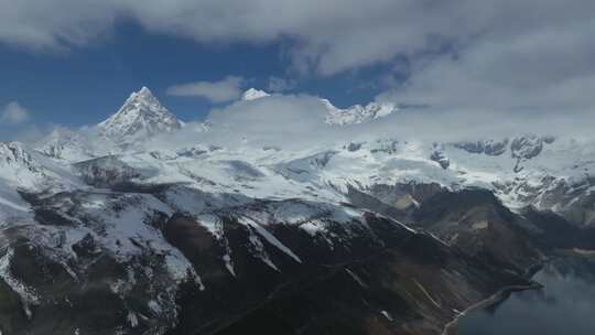 西藏山南洛扎秘境库拉岗日边境徒步航拍