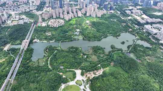 晴天，航拍绿色生态城市贵阳市观山湖公园