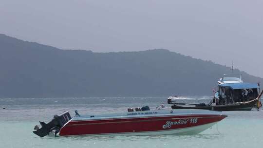 泰国 东南亚 海滨 海滩 海岸 海浪 游船