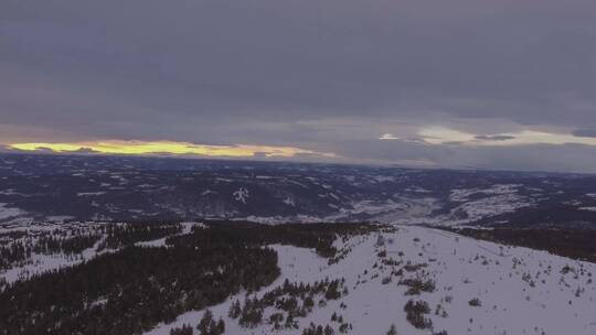航拍冬季滑雪场山脉雪山下雪自然视频素材模板下载