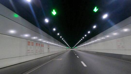 上海封城中夜景隧道