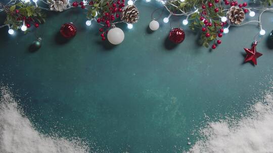 圣诞浆果和装饰彩球视频素材模板下载
