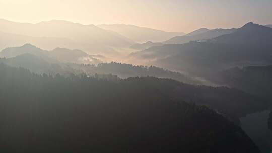 清晨大山森林航拍