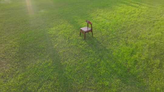 草地光影座椅意境空镜