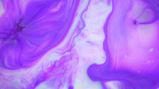 紫色墨水在水中扩散的动画效果