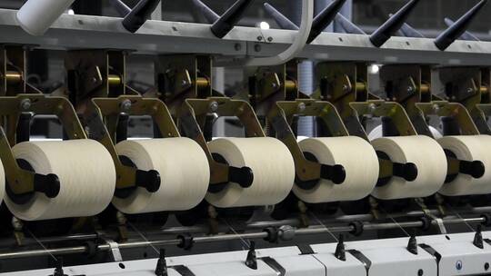 一家纺织厂的生产线