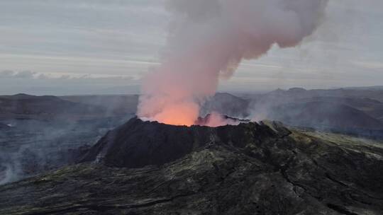 惊人的火山爆发和爆炸冲击波特写镜头视频素材模板下载