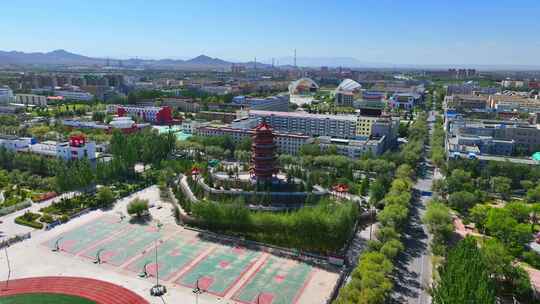 航拍海西德令哈民族团结塔甩尾希区柯克变焦