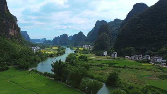 航拍桂林阳朔遇龙河十里画廊竹筏漂流稻田视频素材模板下载