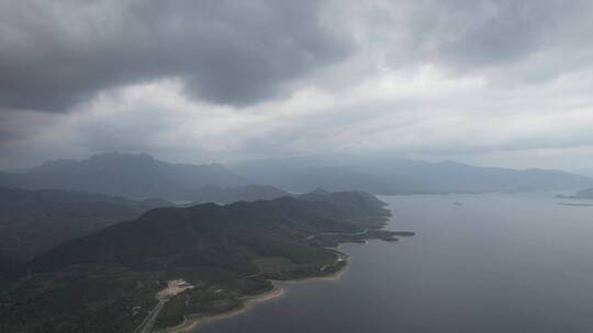 横移山峦河流