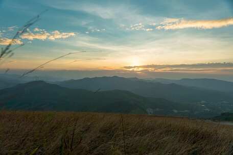 云海 大山山峰 气势磅礴 云海翻腾