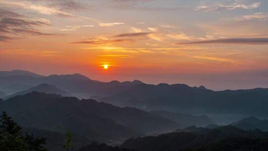 山顶日出