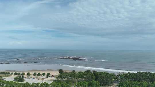 海岸线航拍大海沙滩海边风景海水浪花海浪潮