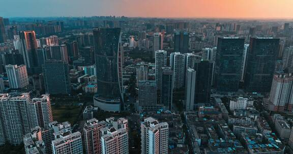 航拍成都城市天空美丽都市景观戏剧性天空