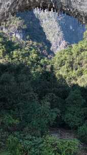 竖版航拍阳朔月亮山景区