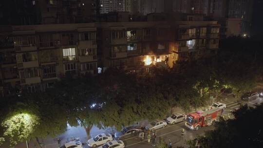 2023年一月成都锦州花园火灾消防救援视频素材模板下载