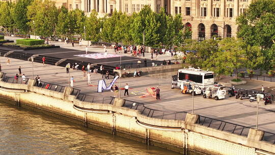 上海外滩市民休闲场景