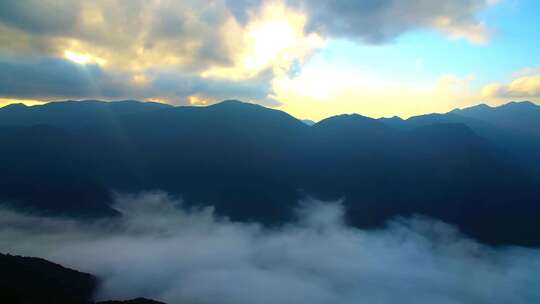 航拍华东最高峰武夷山黄岗山云海松树大峡谷