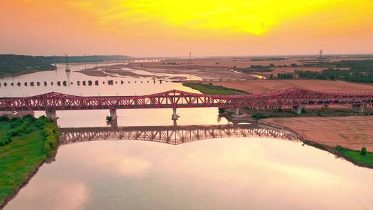 航拍火车驶过黄河大桥 中欧班列货运火车视频素材模板下载
