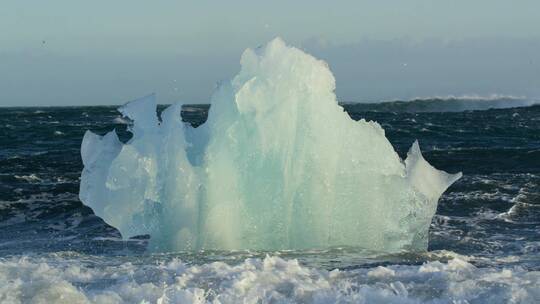 海洋边透明的碎冰视频素材模板下载