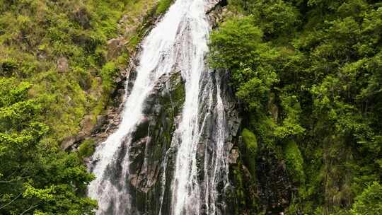 印尼苏门答腊Efrata瀑布鸟瞰图