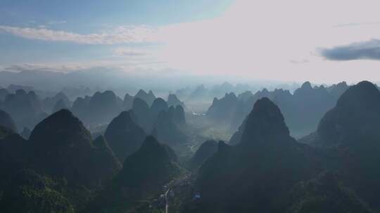 广西桂林山水喀斯特地貌日出耶稣光合集