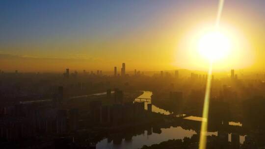 高空航拍夕阳下的长沙城区