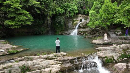 湖南湘西龙山洛塔石林