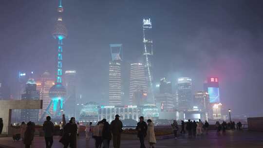 上海外滩夜晚人流