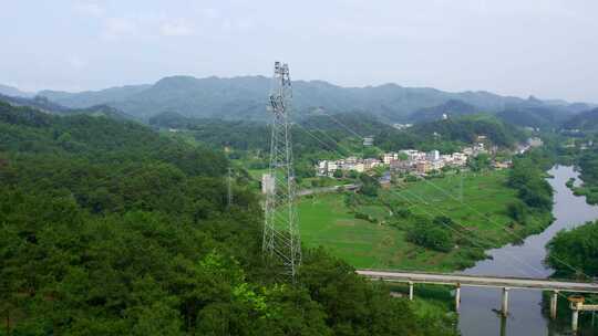 乡村电塔电力传输