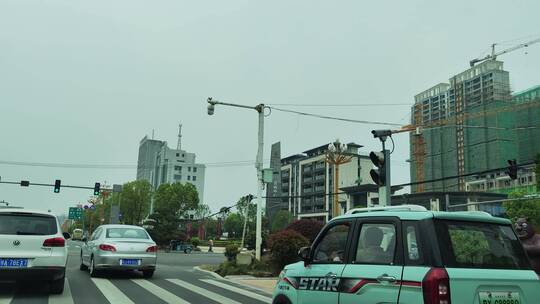 疫情城市街道行人马路