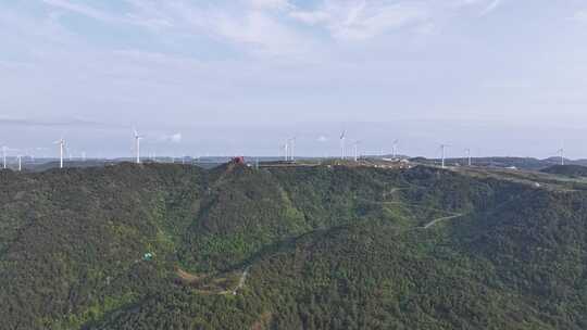 贵州龙里大草原上的风车